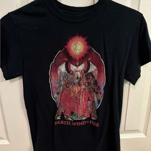 Earth, Wind & Fire Band Graphic Tee in Size Small